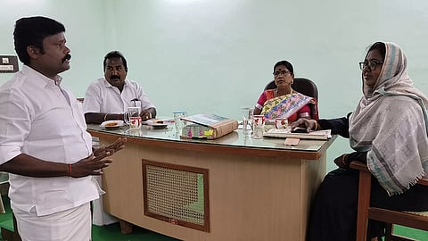 அறிவுசார் மையத்துக்கு இடம் கொடுக்க எதிர்ப்பு தெரிவித்து கவுன்சிலர்கள் தீர்மானம்