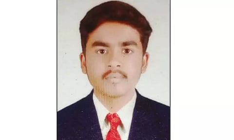 ஆன்லைன் சூதாட்டத்தில் பணத்தை இழந்ததால் தனியார் நிறுவன ஊழியர் தற்கொலை