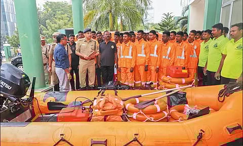 சென்னையில் புயல் மீட்பு பணியில் 16 ஆயிரம் போலீசார் -போலீஸ் கமிஷனர் தகவல்