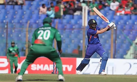 வங்காளதேசத்துக்கு எதிரான போட்டியில் சதமடித்தார் விராட் கோலி..