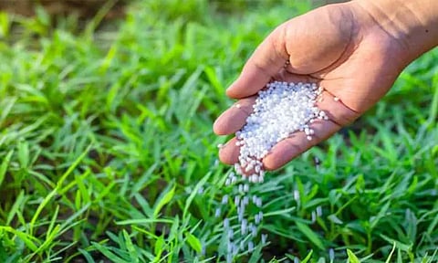 கூடுதல் விலைக்கு உரம் விற்றால் கடைகளின் உரிமம் ரத்து