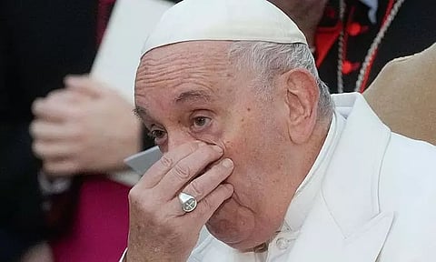 தியாக பூமியின் குழந்தைகள் மிகவும் துன்பப்படுகிறார்கள்: உக்ரைன் போர் குறித்து பேசிய போது கண்ணீர் விட்டு அழுத போப்!