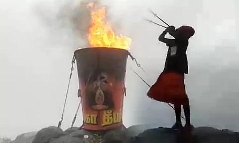 மழை, புயலிலும் மங்காத மகாதீபம்...! பக்தர்கள் பக்தி பரவசம்...