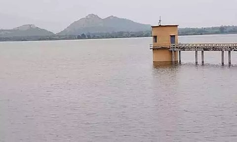 ஆரணியாறு நீர்த்தேக்கத்திலிருந்து உபரி நீர் திறப்பு- கரையோர மக்களுக்கு வெள்ள எச்சரிக்கை