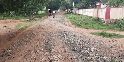 கற்சாலையாக மாறிய தார்ச்சாலை