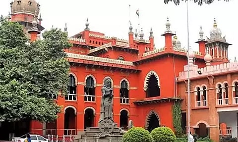 சந்தை விலையைவிட வழிகாட்டுதல் விலை அதிகம் உள்ளதாக கூறி நிலத்துக்கு கூடுதல் முத்திரைத்தாள் கட்டணம் கேட்க முடியாது - ஐகோர்ட்டு