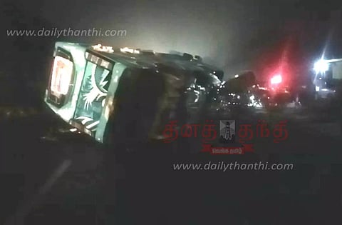 சபரிமலைக்கு சென்ற வேன் கவிழ்ந்தது