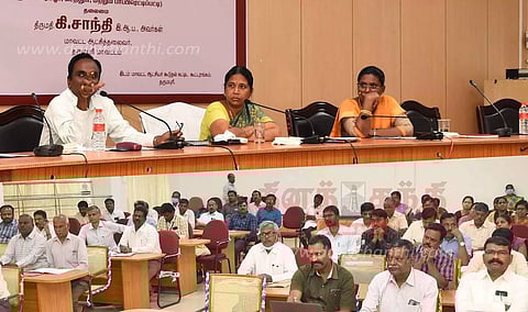 மாவட்டத்தில் வளர்ச்சி இலக்குகளை அடைய ஒருங்கிணைந்து செயல்பட வேண்டும்