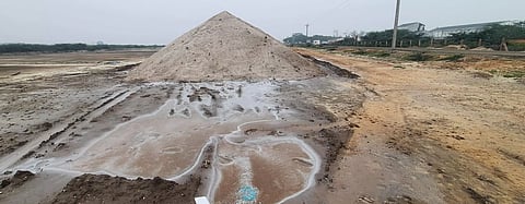 மழைநீரில் வீணாகும் கல் உப்பு