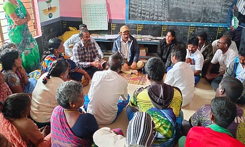 மாண்டஸ் புயலால் பாதிப்புக்குள்ளாகி முகாமில் தங்க வைக்கப்பட்டுள்ளவர்களை சப்-கலெக்டர் பார்வையிட்டு ஆய்வு