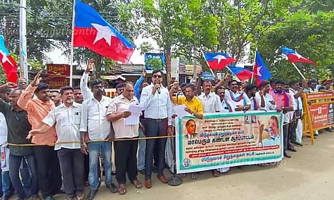 விடுதலை சிறுத்தைகள் கட்சியினர் ஆர்ப்பாட்டம்