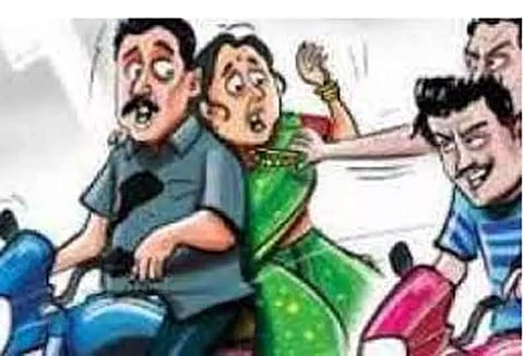 மங்கலம் அருகே மூதாட்டியிடம் நகை பறித்த வாலிபரை போலீசார் கைது செய்தனர்.