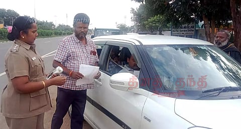 சீட் பெல்ட் அணியாமல் வாகனம் ஓட்டிய 15 பேருக்கு அபராதம் வட்டார போக்குவரத்து அதிகாரி நடவடிக்கை