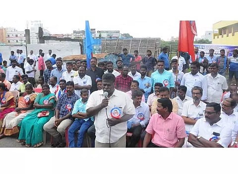 விழுப்புரத்தில் விடுதலை சிறுத்தைகள் கட்சியினர் ஆர்ப்பாட்டம்