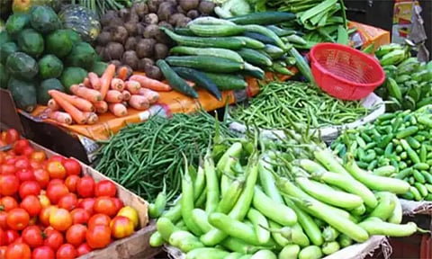 மழையால் வரத்து பாதிப்பு: காய்கறி விலை 'கிடுகிடு' உயர்வு
