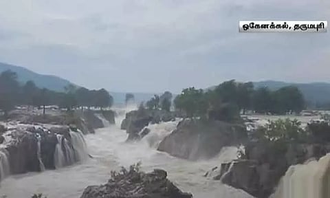 ஒகேனக்கல் காவிரி ஆற்றில் நீர்வரத்து 18,500 கன அடியாக அதிகரிப்பு