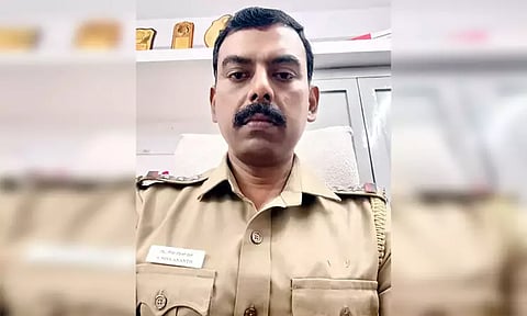 பாடி மேம்பால பகுதியில் விபத்தில் சிக்கி படுகாயம்: மயங்கி கிடந்தவர் வைத்திருந்த ரூ.1½ கோடி நகையை பத்திரமாக மீட்ட இன்ஸ்பெக்டர்