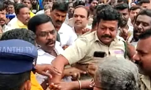 பெண்ணை அரசு அதிகாரி அறைந்ததாக புகார்....! பழனி கோவிலில் பரபரப்பு