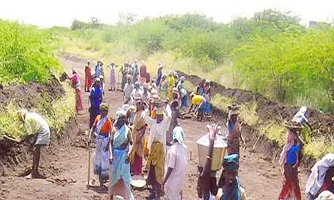 100 நாள் வேலை திட்டத்தை நகராட்சிக்கும் விரிவுபடுத்த வலியுறுத்தல்