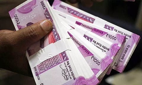 அச்சடிப்பு நிறுத்தம்... புழக்கத்தில் வெகுவாக குறைந்த 2000 ரூபாய் நோட்டுகள்...!