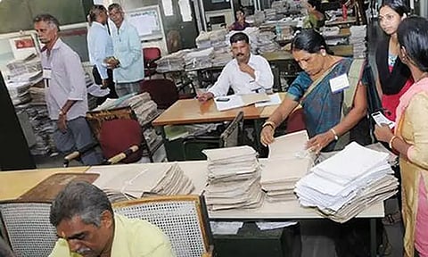 மத்திய அரசுப் பணிகளில் 9.79 லட்சம் காலிப்பணியிடங்கள் என தகவல்...!