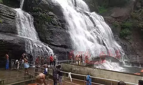 குற்றாலம் மெயின் அருவியில் குளிக்க சுற்றுலா பயணிகளுக்கு அனுமதி