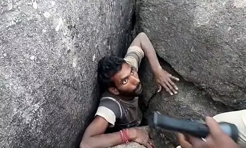 வனப்பகுதியில் தேனுக்கு ஆசைப்பட்டு பாறை இடுக்கில் சிக்கிய நபர்: பல மணி நேர போராட்டத்திற்குப் பிறகு மீட்பு!