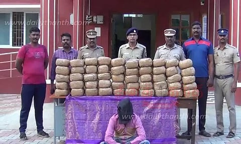 மினிலாரியில் ரகசிய அறை அமைத்து ரூ.30 லட்சம் கஞ்சா கடத்தல்; டிரைவர் கைது