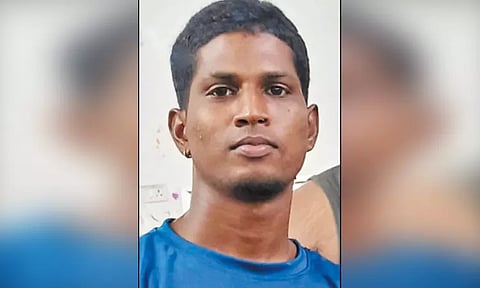 செல்பி மோகத்தால் விபரீதம்: கொசஸ்தலை ஆற்றில் அடித்து செல்லப்பட்ட வாலிபர்