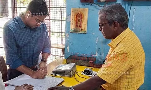 ரேஷன் கடைகளில் கலெக்டர் விஷ்ணு திடீர் ஆய்வு