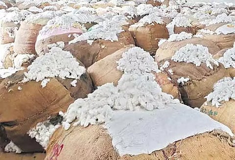 கொங்கணாபுரத்தில் ரூ.40 லட்சத்துக்கு பருத்தி ஏலம்