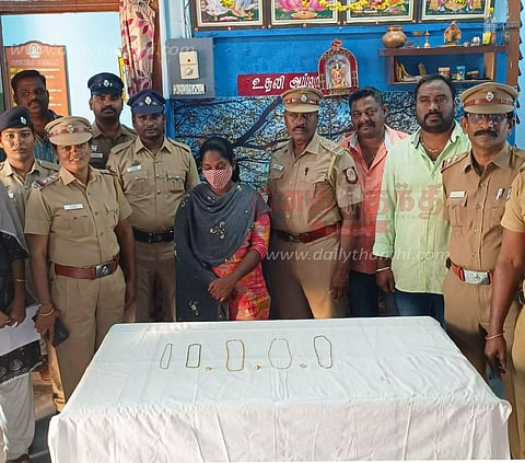 பயணிகளின் நகைகளை திருடிய ஆந்திர பெண் கைது