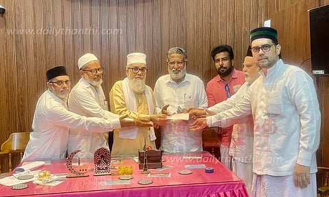 கந்தூரி விழாவிற்கு ரூ.2½ லட்சத்துக்கான காசோலை