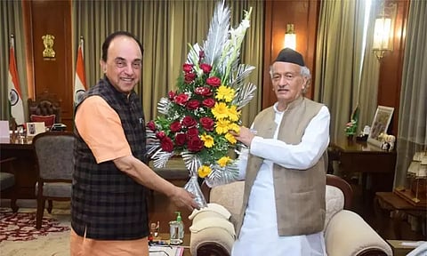 மராட்டிய ஆளுநருடன் பாஜக மூத்த தலைவர் சுப்ரமணியன் சுவாமி சந்திப்பு