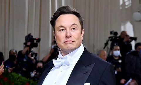 ஒரு துப்பாக்கி 2 குண்டுகள் என டுவிட்டரில் மிரட்டல்... தாயார் அச்சம்; பதிலடி கொடுத்த எலான் மஸ்க்