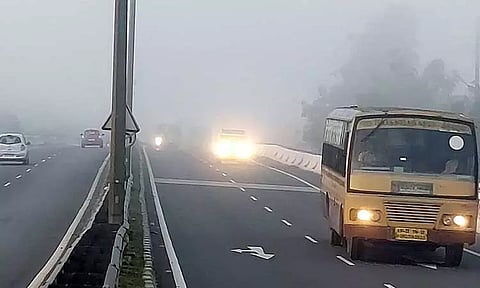 விழுப்புரம் மாவட்டத்தில் கடும் பனிப்பொழிவினால் வாகன ஓட்டிகள் அவதி