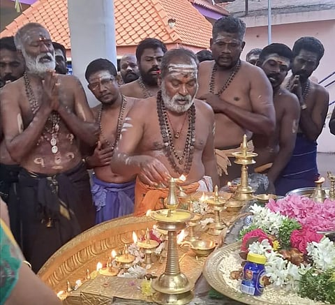 வல்லபை அய்யப்பன் கோவிலில் சிறப்பு பூஜை