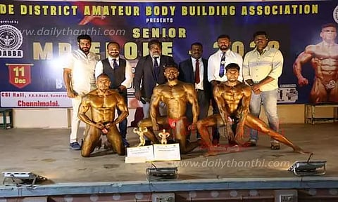 சென்னிமலையில் ஆணழகன் போட்டி ஈரோட்டை சேர்ந்தவர் ஆணழகனாக தேர்வு