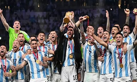 அர்ஜெண்டினா அணிக்காக தொடர்ந்து விளையாடுவேன்... உலகக்கோப்பையை வென்றபின் மெஸ்சி பேட்டி