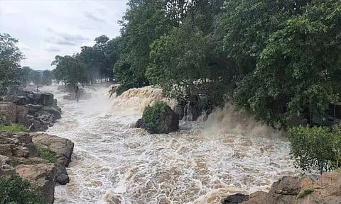 ஒகேனக்கல்லுக்கு நீர்வரத்து 8 ஆயிரம் கனஅடியாக சரிவு