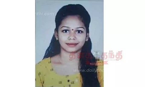 கல்லூரி கட்டிடத்தின் 6-வது மாடியில் இருந்து குதித்து மாணவி தற்கொலை