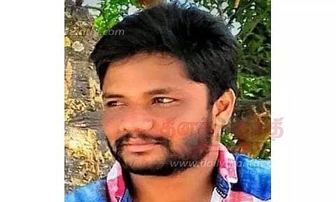 திருமணமான பெண் காதலை ஏற்காததால் 2 குழந்தைகளின் தந்தை தூக்குப்போட்டு தற்கொலை