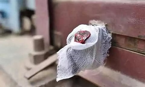 சென்னையில் 125 கடைகளுக்கு சீல் - தொழில் வரி செலுத்தாததால் மாநகராட்சி அதிகாரிகள் நடவடிக்கை