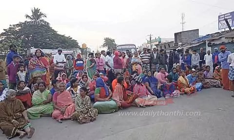 ஆக்கிரமிப்பு அகற்ற எதிர்ப்பு தெரிவித்து விடிய, விடிய சாலை மறியல்