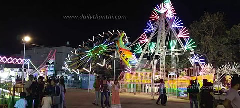 திருவள்ளுவர் விளையாட்டு மைதானத்தில் ராட்சத டிராகன் பொருட்காட்சி