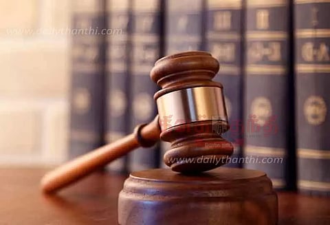 ஆசிரியருக்கான இழப்பீட்டு தொகையை கோர்ட்டில் செலுத்திய செந்துறை தாசில்தார்