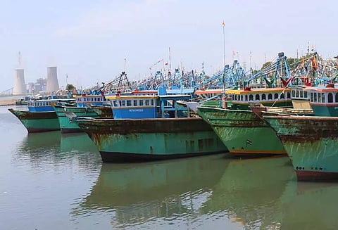 2-வது நாளாக மீனவர்கள் கடலுக்கு செல்லவில்லை