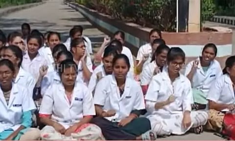 பல்கலைக்கழகத்தில் நடமாடும் சிறுத்தை: அச்சத்தில் மாணவர்கள் - நடவடிக்கை எடுக்க வலியுறுத்தி போராட்டம்