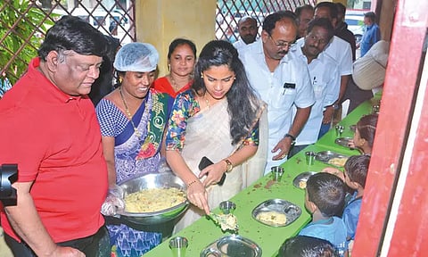 சென்னை ராயபுரத்தில் முதல்-அமைச்சரின் காலை உணவு திட்டம் - மேயர் பிரியா ஆய்வு