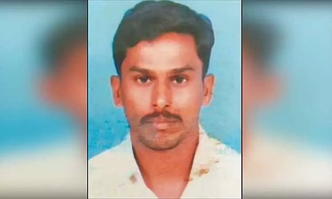 செங்கல்பட்டு அருகே மின்சாரம் தாக்கி வாலிபர் பலி - மாட்டை காப்பாற்ற சென்றபோது பரிதாபம்